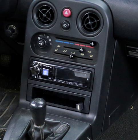 The Alpine CDE-HD149BT in the Miata's dash